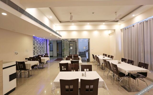 OYO 9594 Hotel Shree Residency