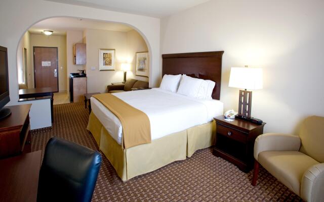 Holiday Inn Express & Suites Kingsville, an IHG Hotel