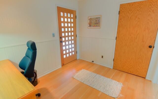 Hunters Point Apartment 6