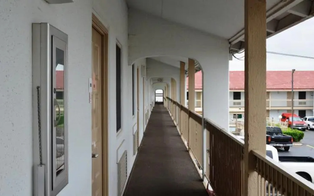 Sunset Inn and Suites