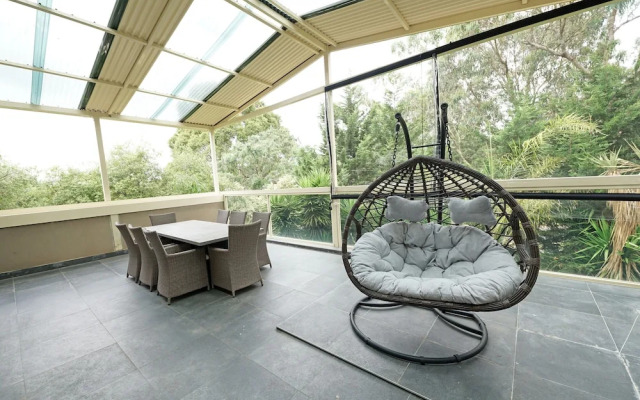 Charming 6 BRM Villa in Melbourne East