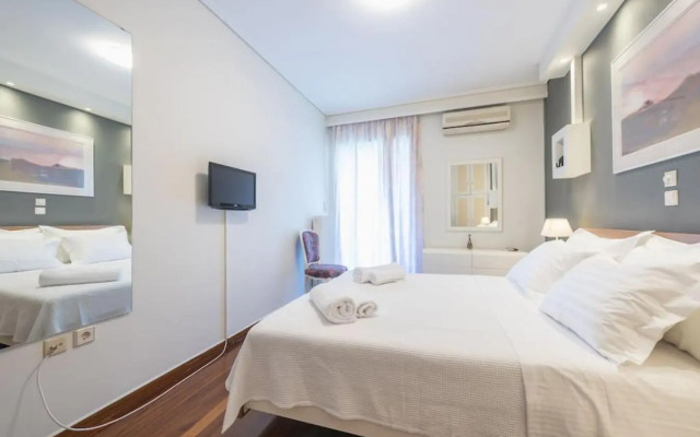 Central 3BR Apartment Next to Panormou Metro!