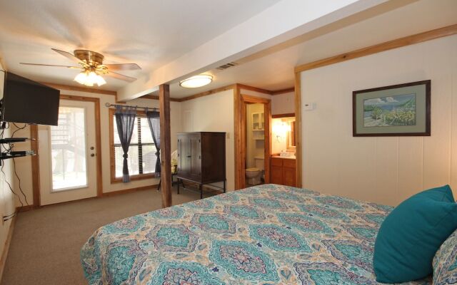 Hondo's River Haus - 4 Br Home