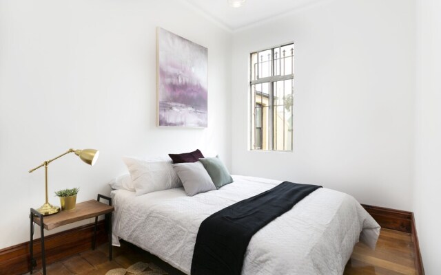 Spacious 3 Bedroom Minutes To CBD