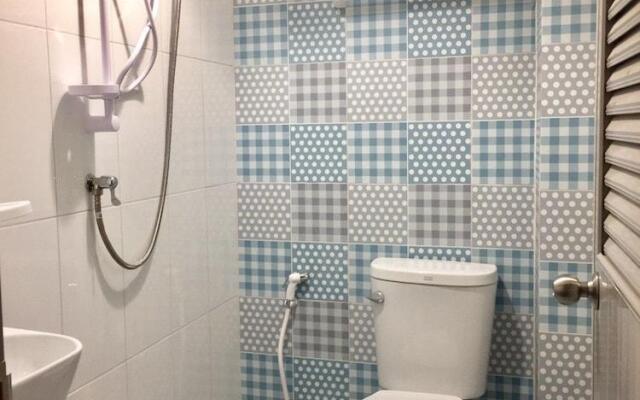 24 Poshtel Salaya