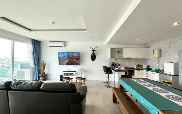 The oh so Sexy Triple Penthouse-rare 3-5br 188m2