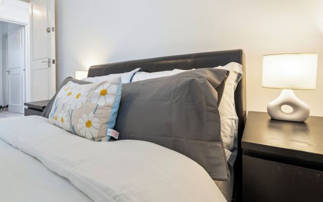 Charming London Apartment With 2 Bedrooms