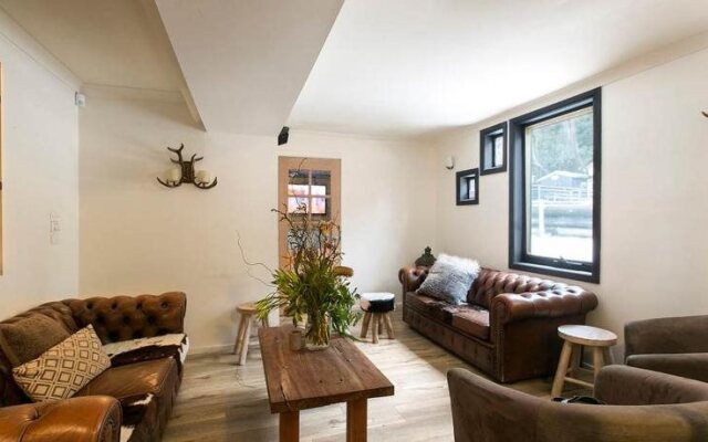 Feathertop Alpine Lodge