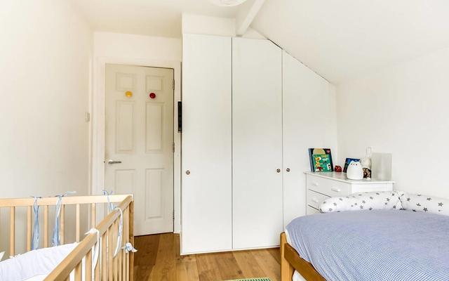 Spacious 3 Bedroom Home in North London W/terrace