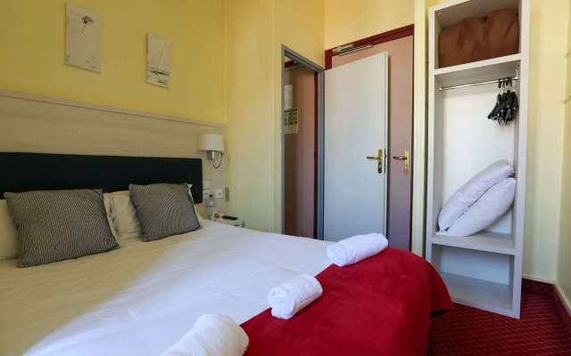 Brit Hotel Bleu Nuit