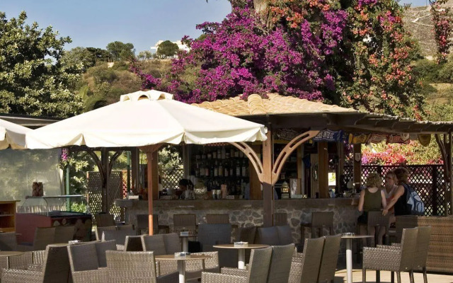 Crithoni's Paradise Hotel