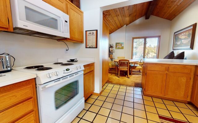 Snowcreek III 448 Pet-Friendly, Spacious and Bright, Gorgeous Meadow Views by RedAwning