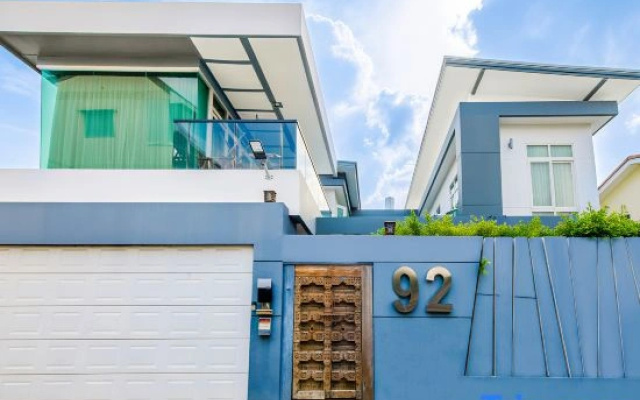 Luxury Pure Modern Pool Villa 5Bed Nr BTS|Central
