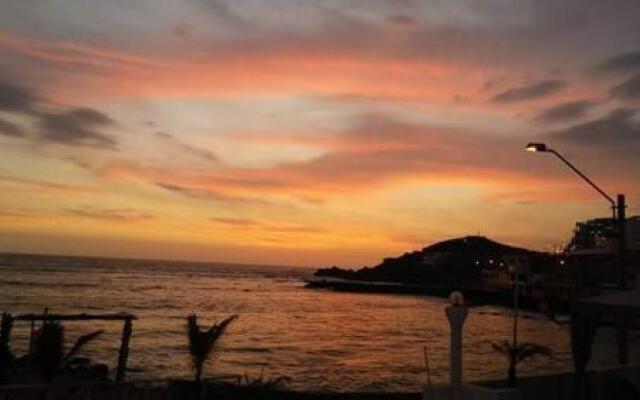Hostal Los Delfines San Bartolo