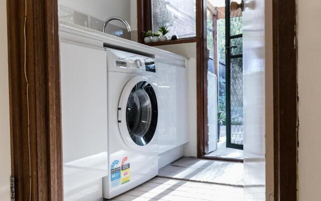 4BR Richmond townhouse - Free WIFI-Parking-Netflix