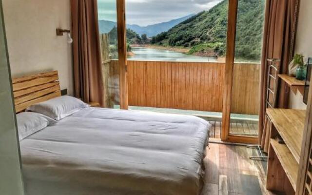 The Lake View Deyishe Resort in Thousand Island Lake