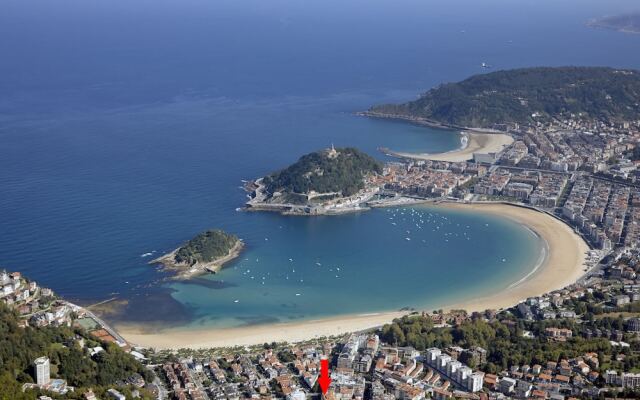 Playa de Ondarreta 3 by FeelFree Rentals