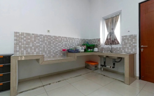 OYO Life 1609 Rawasari Residence