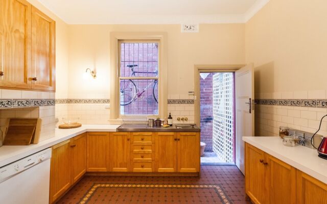 MADELINE, 1BDR Fitzroy Apartment