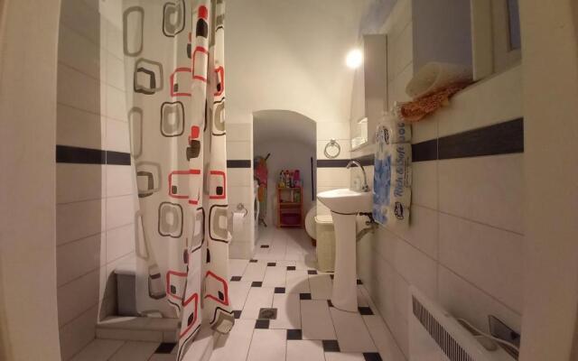 Effis apartment KAMARA curved house