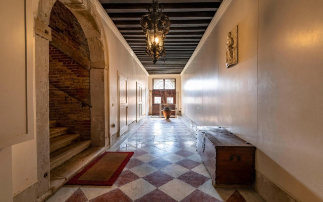 Ca’ Cappello Venetian Apartment M02074212072