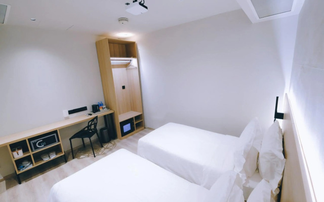 Rest Bugis Hotel