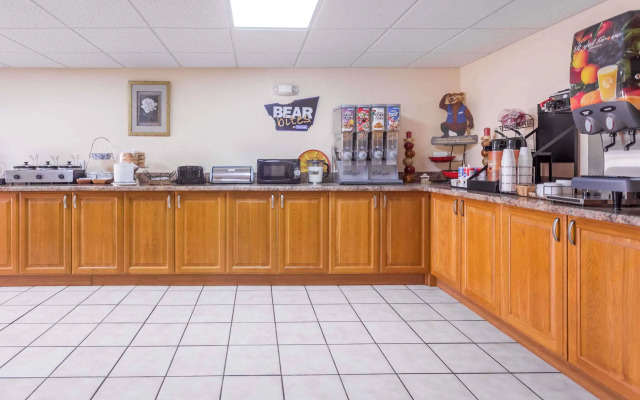 Regency Inn & Suites-Hamilton Place