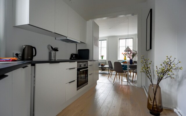 Sanders Merchant - Cute 2-bdr Apt Near Metro