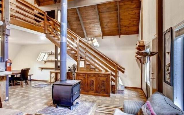 Scenic Wonders Yosemite Creekside Loft