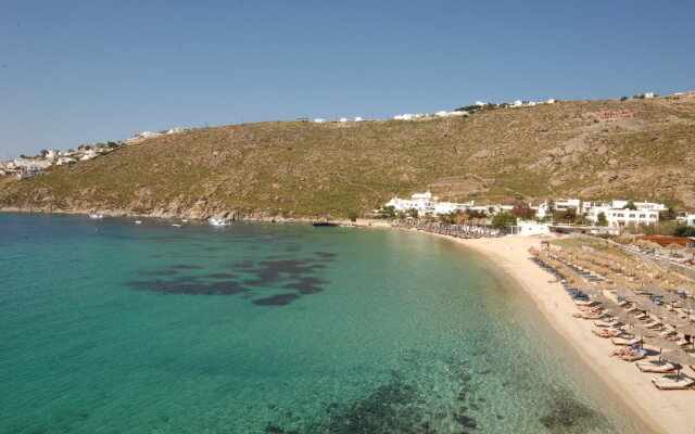 Psarou Beach