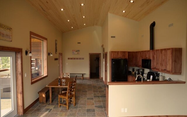 Cedar House Restaurant & Chalets