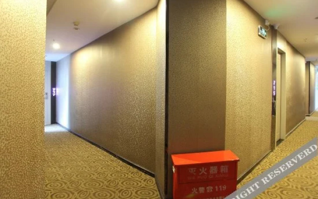 SET Youpin Hotel (Jingzhou Sanwan Road Education College)