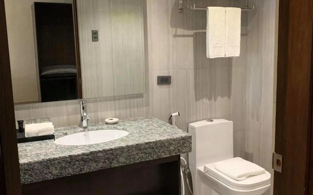 J7 Plaza Hotel