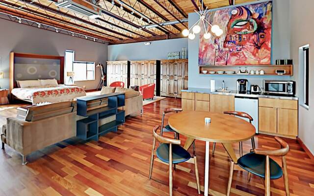 Hip 2nd-Story Studio Apts