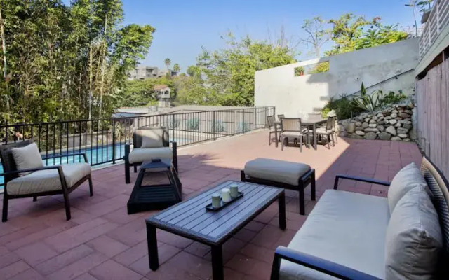 Downtown View Villa By Luxpads