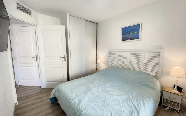 Terrace Apartment Near the Beach