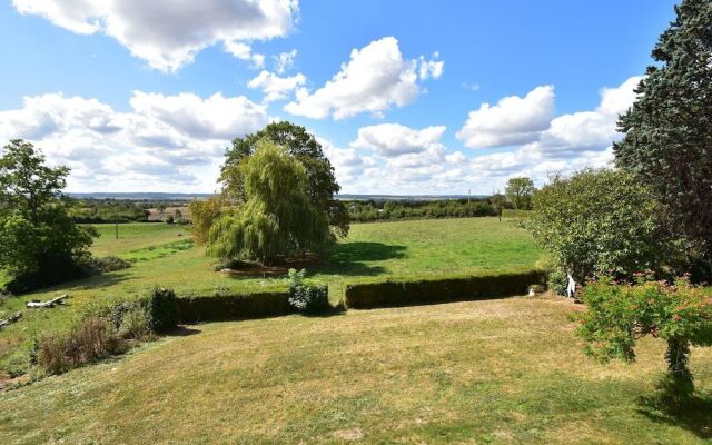 Cozy Mansion in Montreuil-la-cambe With Garden