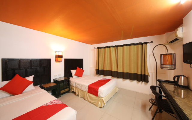 OYO 126 Patong Station House Hotel