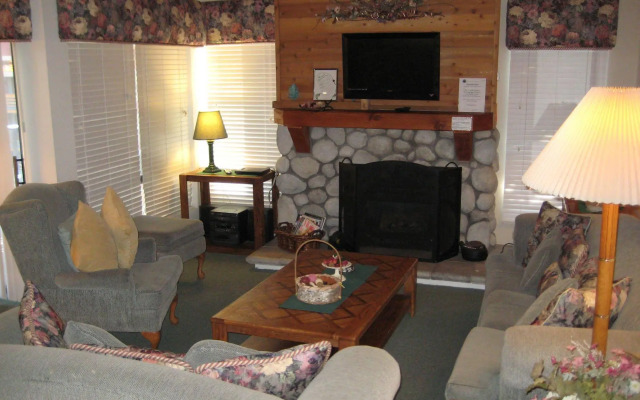 Val d'Isere by Mammoth Reservation Bureau