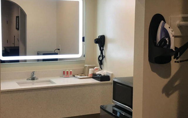 Econo Lodge Inn & Suites Houston Willowbrook