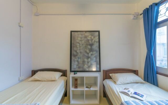 Moong Samyan Hostel and Gallery