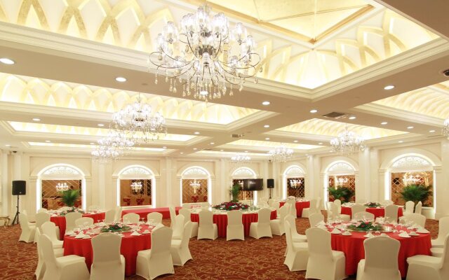 Luxemon Xinjiang Yindu Hotel