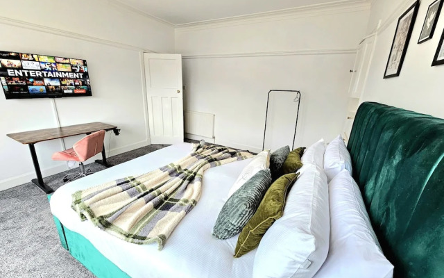 Charming 3-Bed Oasis-free parking