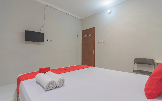 RedDoorz Plus @ Bukit Cinta Street