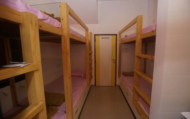 Mumbai Staytion Dorm - A Backpackers Hostel