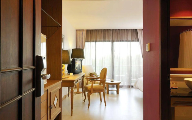 The StandardX Bangkok Phra Arthit
