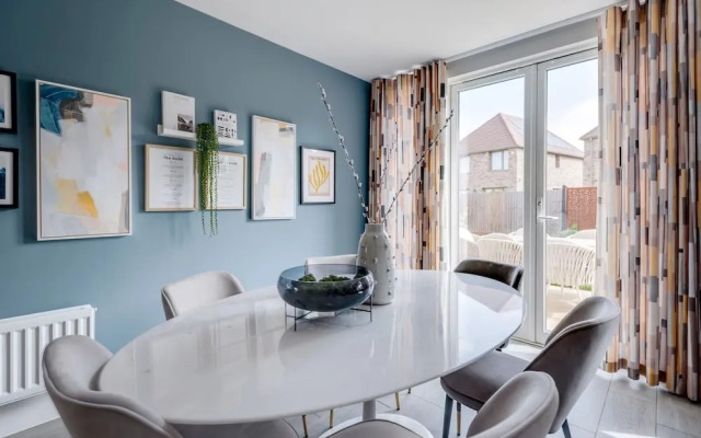 Stylish 4-br House - Free Parking Nice Garden