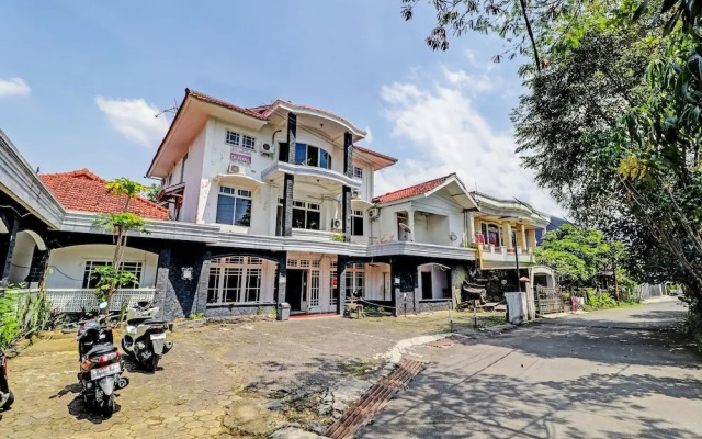 OYO 2452 Hotel Metro