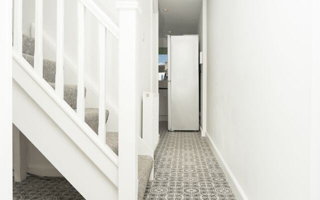 4 BR Townhouse, 10 Minutes From City Centre