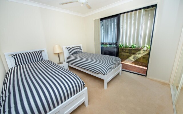 Reflections, 1/9 Corlette Point Road